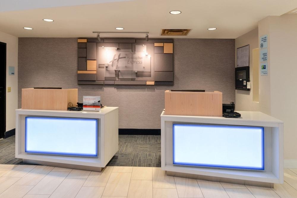 HOLIDAY INN EXPRESS & SUITES RALEIGH NE - MEDICAL CTR AREA photo 2