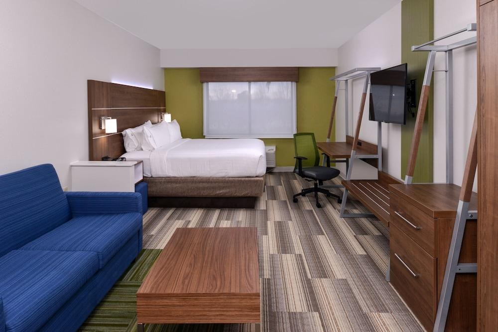 HOLIDAY INN EXPRESS & SUITES RALEIGH NE - MEDICAL CTR AREA photo 4