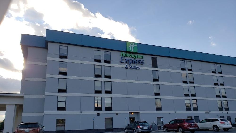 HOLIDAY INN EXPRESS & SUITES PIGEON FORGE/NEAR DOLLYWOOD photo 4