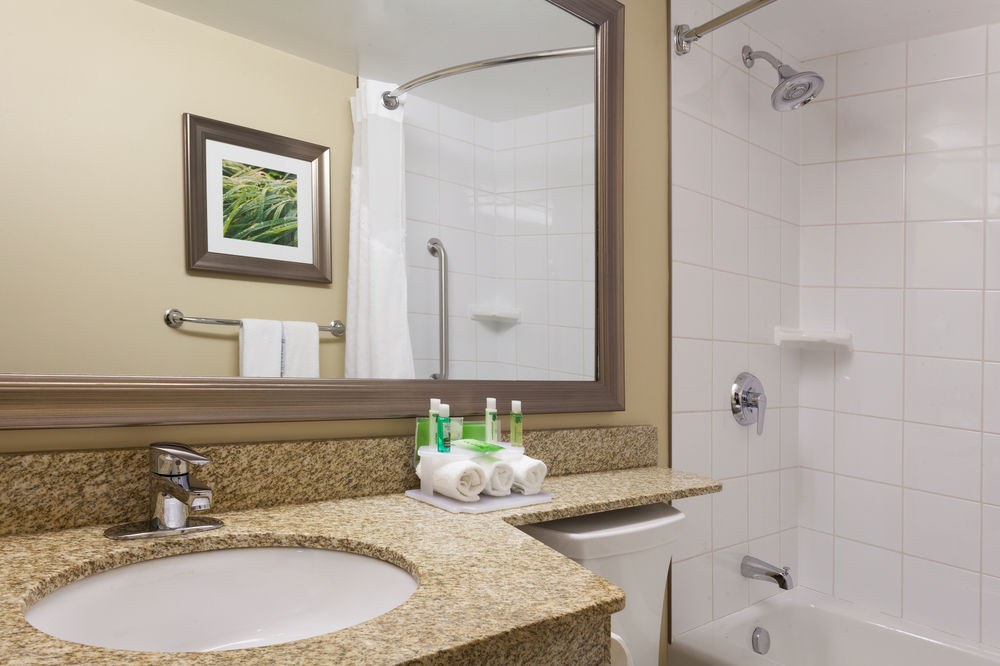 HOLIDAY INN EXPRESS & SUITES photo 1