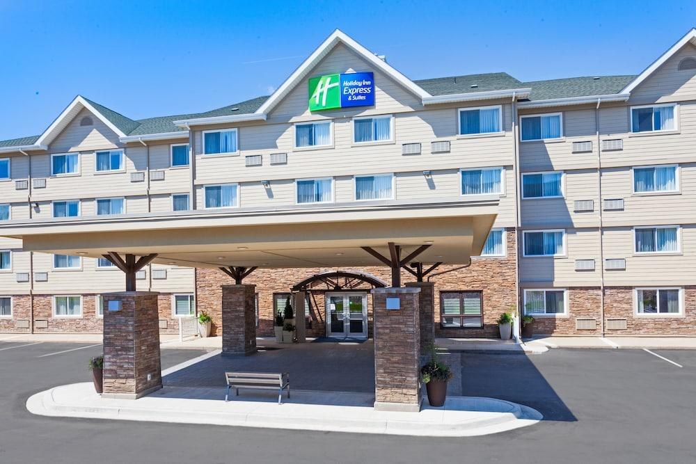 HOLIDAY INN EXPRESS & SUITES photo 2