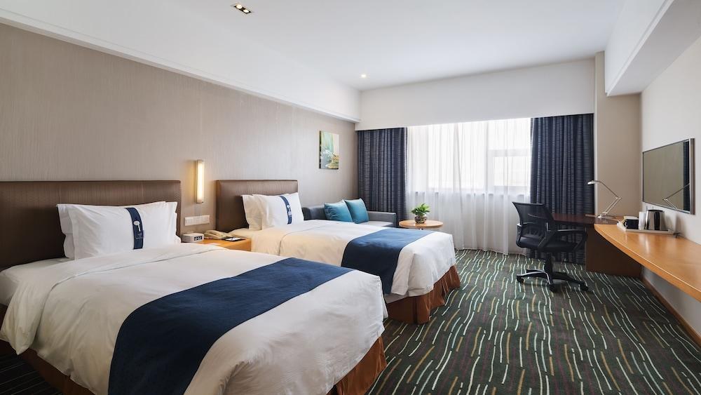 Holiday Inn Express Shanghai New Jinqiao photo 2