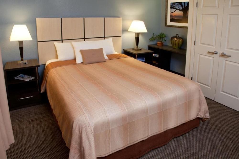 Sonesta Simply Suites Phoenix Glendale photo 3