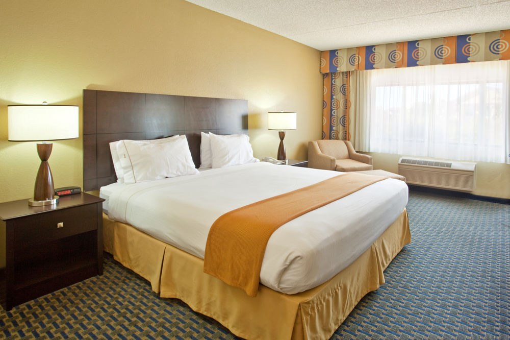 HOLIDAY INN EXPRESS & SUITES PHOENIX/CHANDLER photo 1
