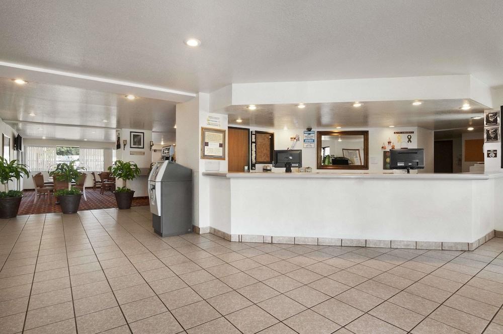 Super 8 by Wyndham Austin North/University Area
