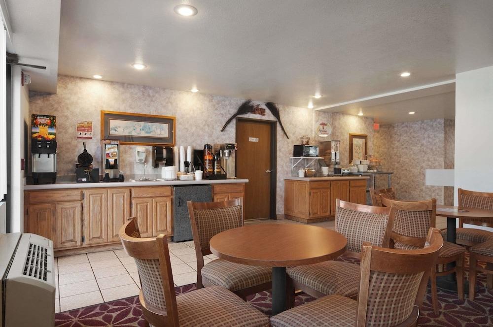 Super 8 by Wyndham Austin North/University Area photo 1