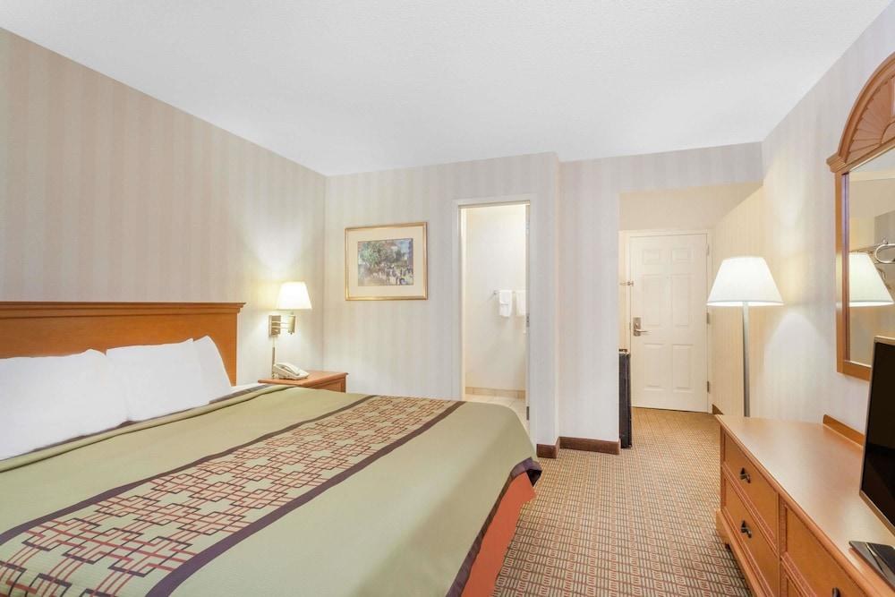 Days Inn by Wyndham Albany SUNY photo 3