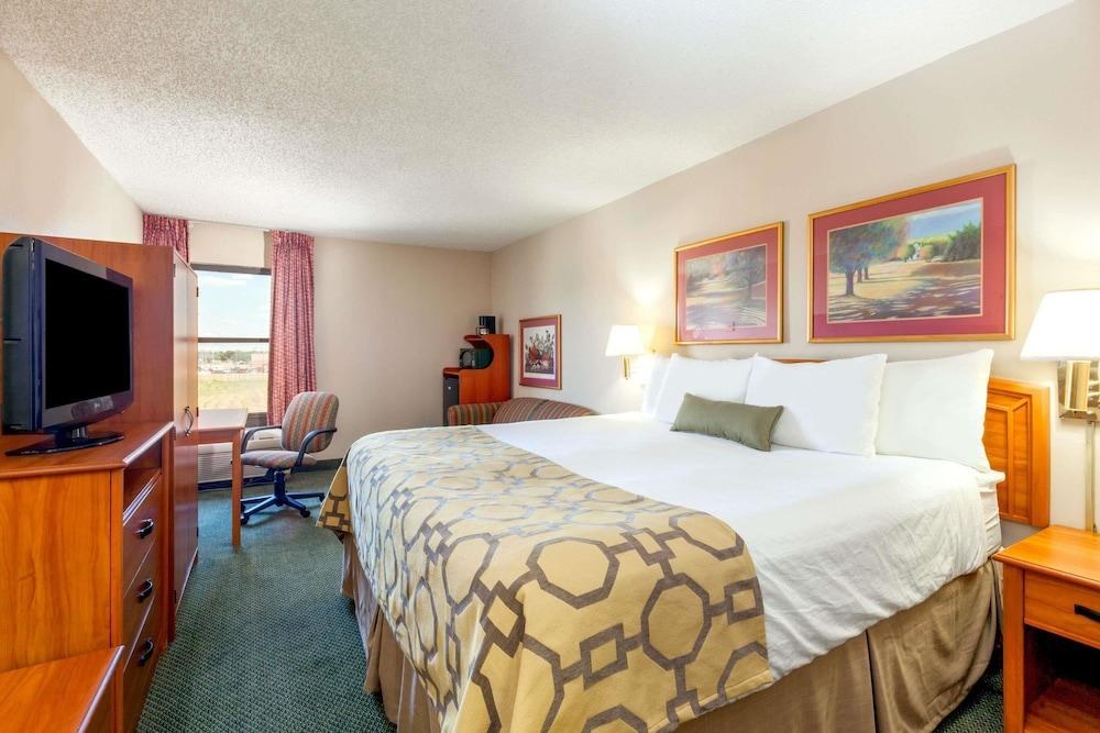 Baymont by Wyndham Amarillo East photo 2
