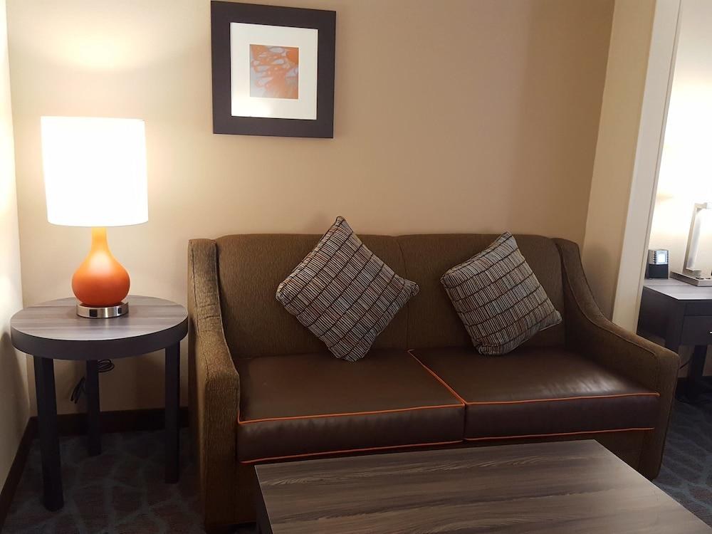 Wingate By Wyndham Alpharetta photo 2