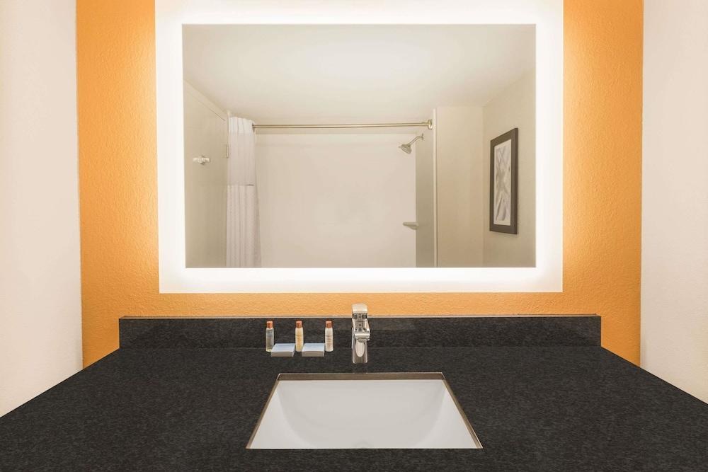 Wingate By Wyndham Alpharetta photo 3