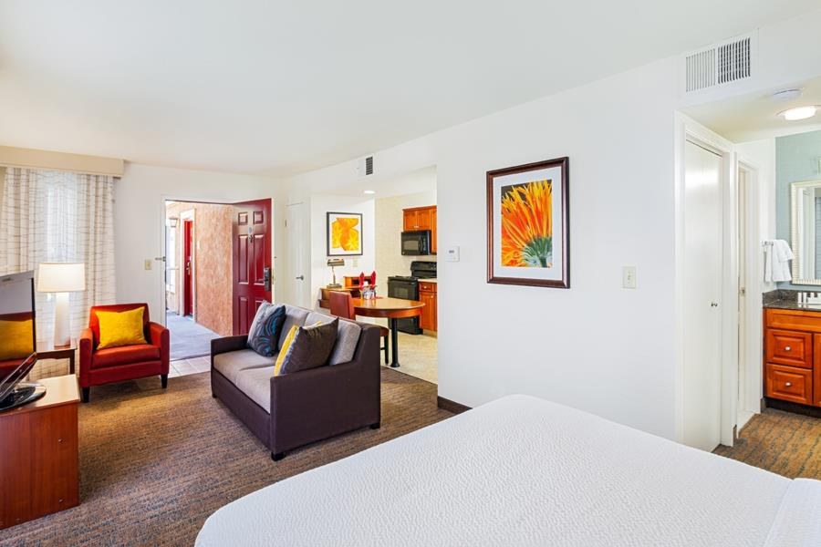 CLEMENTINE HOTEL & SUITES ANAHEIM photo 2