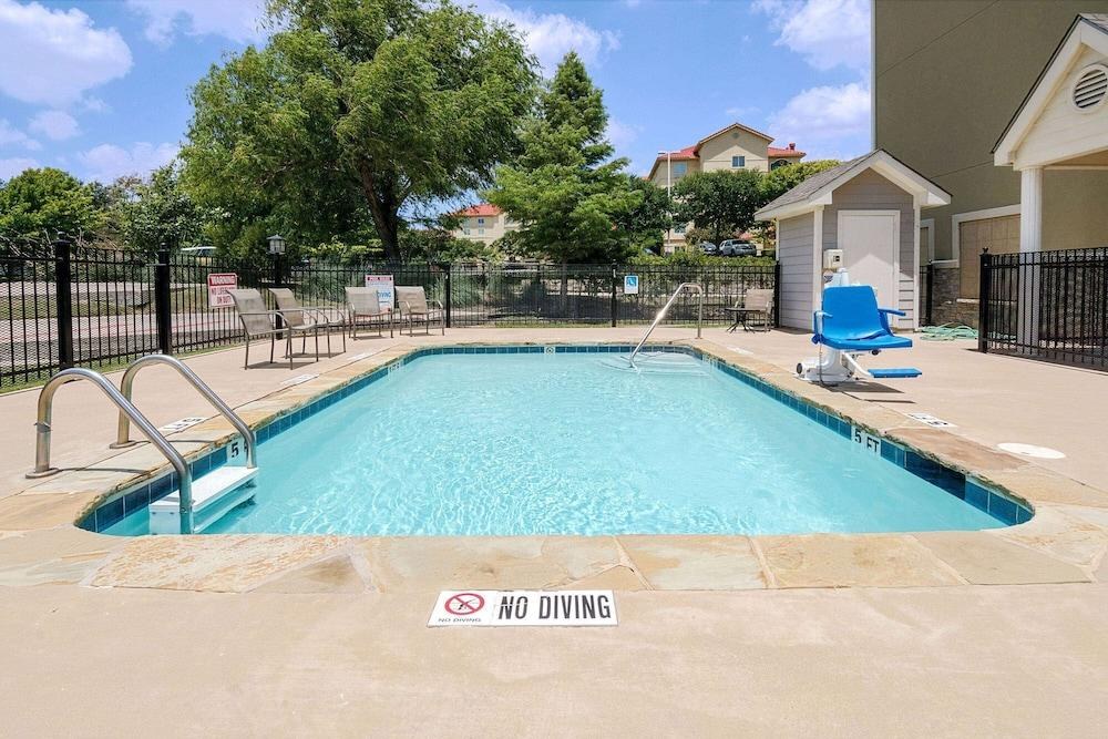 Microtel Inn And Suites By Wyndham Austin Airport photo 3