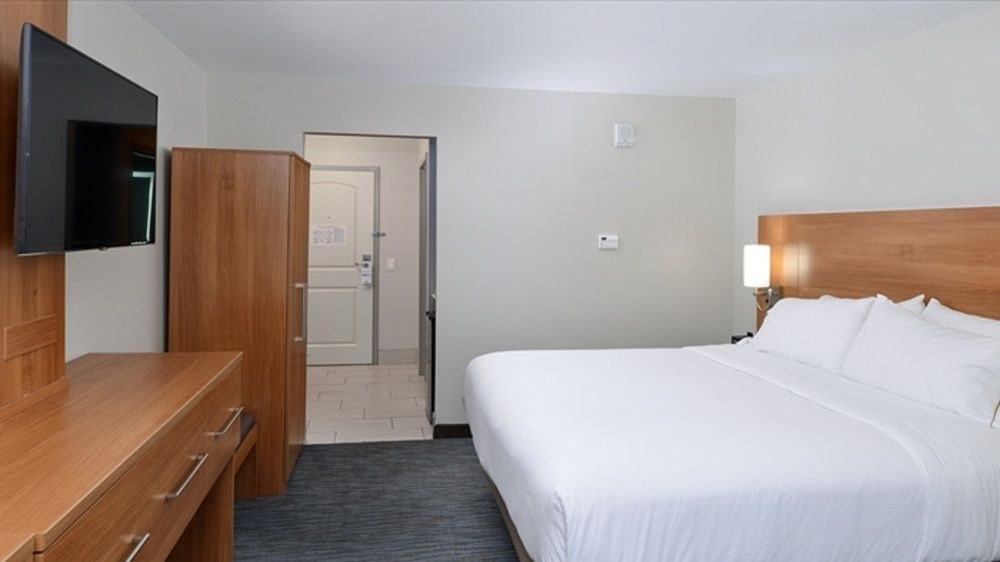 Holiday Inn Express & Suites Lexington Midtown - I-75 photo 1
