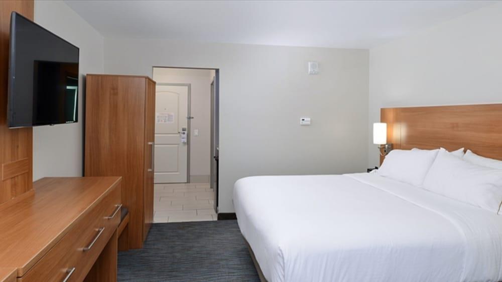 Holiday Inn Express & Suites Lexington Midtown - I-75 photo 4