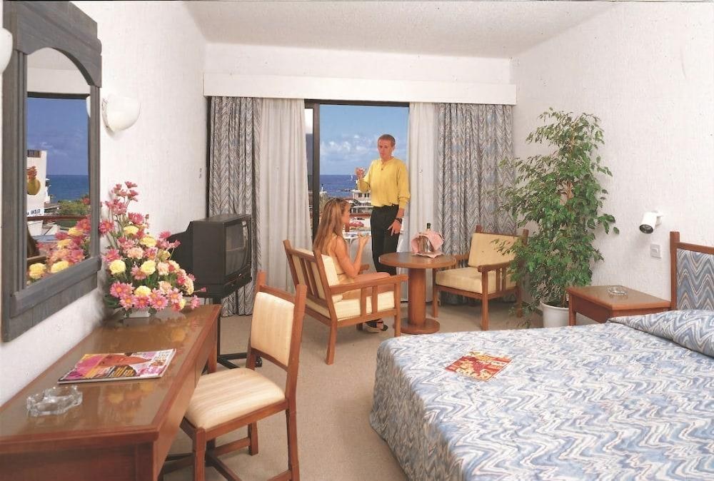 PAPHOS GARDENS HOLIDAY RESORT photo 1