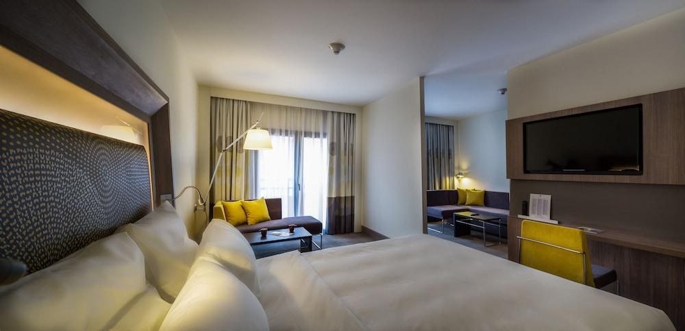 NOVOTEL ISTANBUL BOSPHORUS photo 2