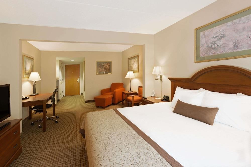 Wingate By Wyndham Charlotte Airport I-85/I-485 photo 3