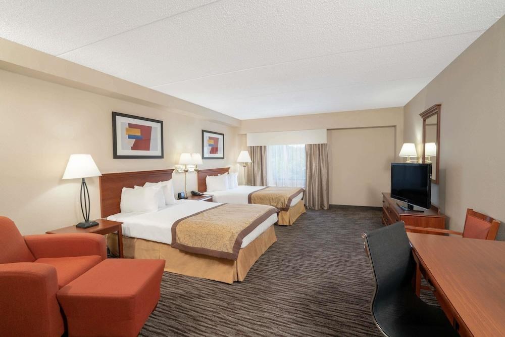 Wingate By Wyndham Charlotte Airport I-85/I-485 photo 4