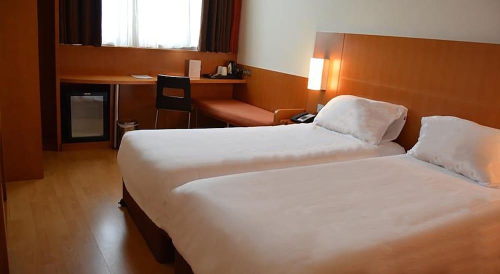 Ibis Abu Dhabi Gate photo 2