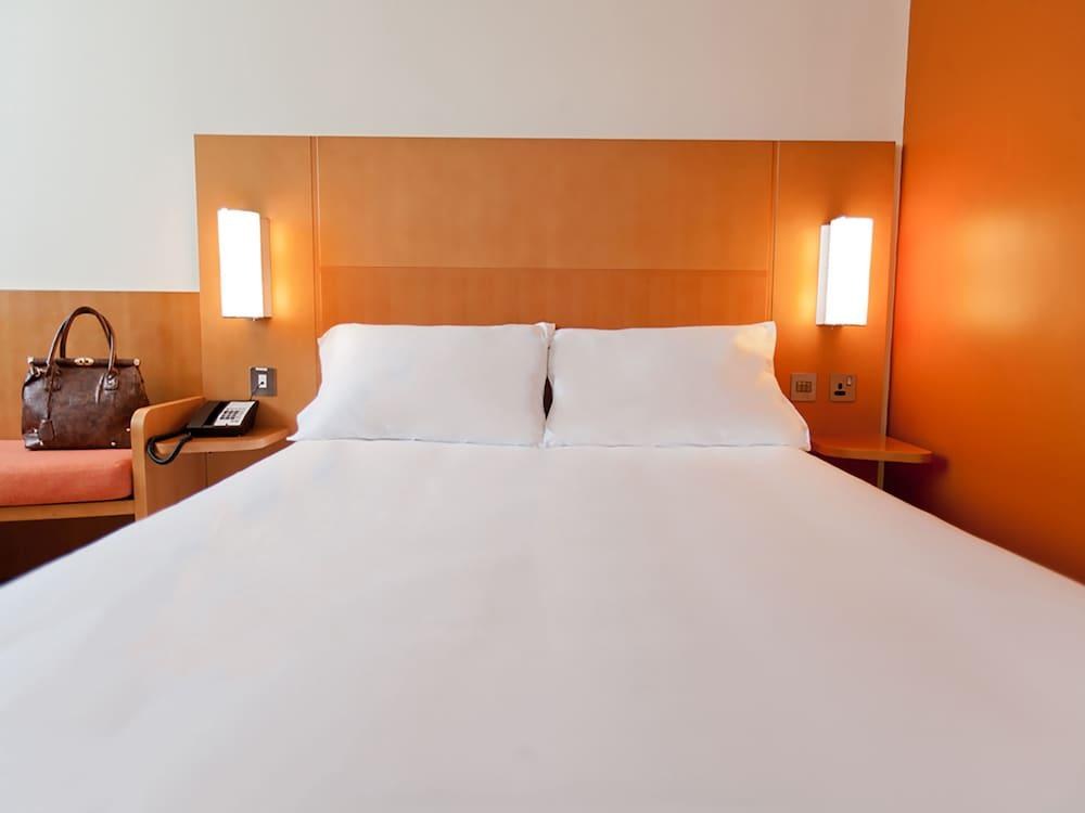 Ibis Abu Dhabi Gate photo 3