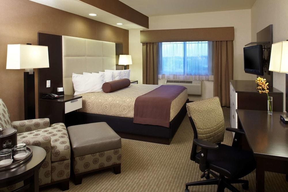 Best Western Plus Lackland Hotel & Suites photo 3