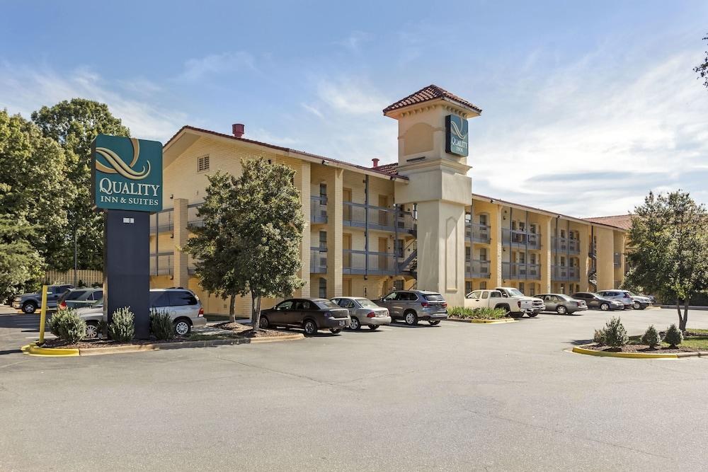 Quality Inn & Suites Charlotte Airport photo 2