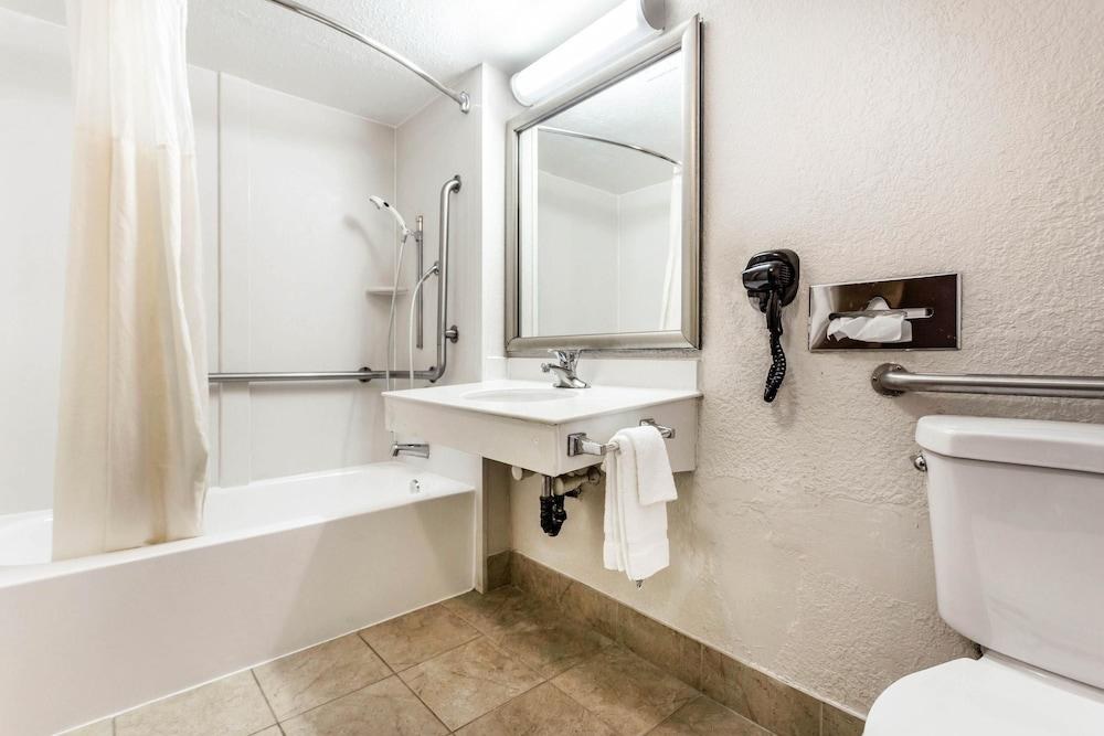 Quality Inn & Suites Charlotte Airport photo 4