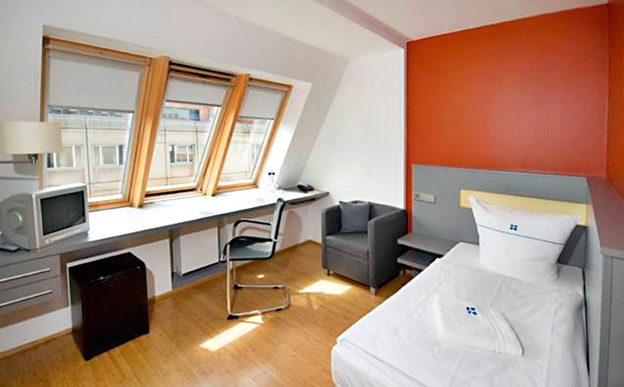 DIETRICH-BONHOEFFER-HAUS photo 2