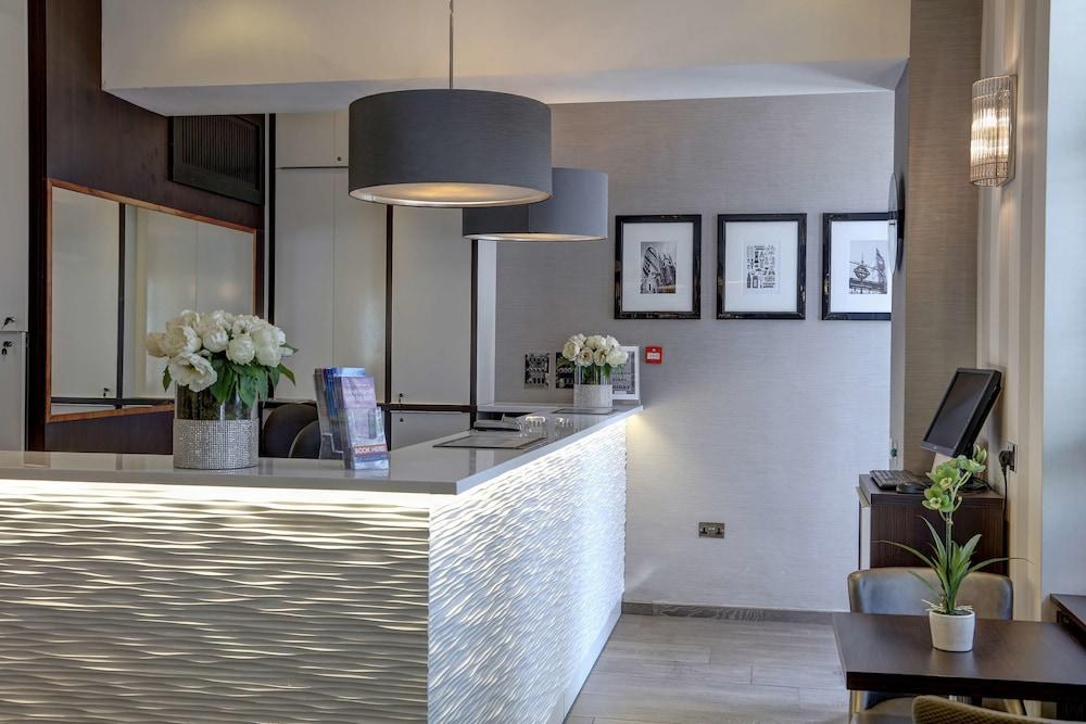 COMFORT INN BUCKINGHAM PALACE ROAD photo 2