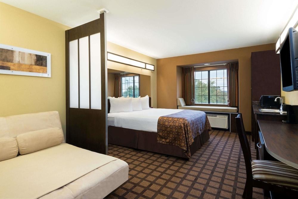 SURESTAY HOTEL BY BEST WESTERN SAN ANTONIO WEST SEAWORLD photo 2