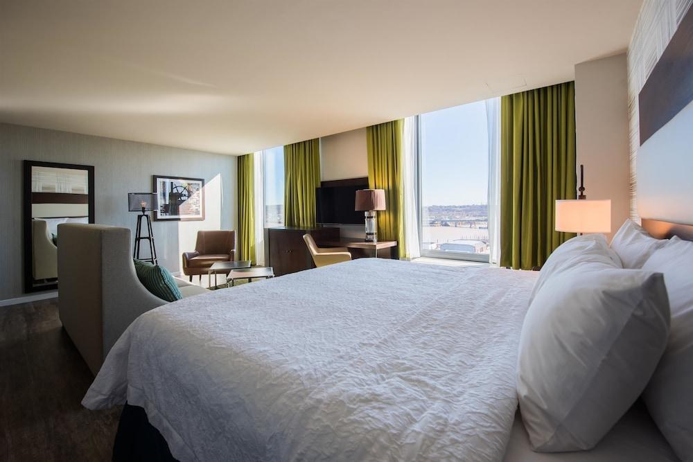 HAMPTON INN & SUITES WASHINGTON DC-NAVY YARD photo 2
