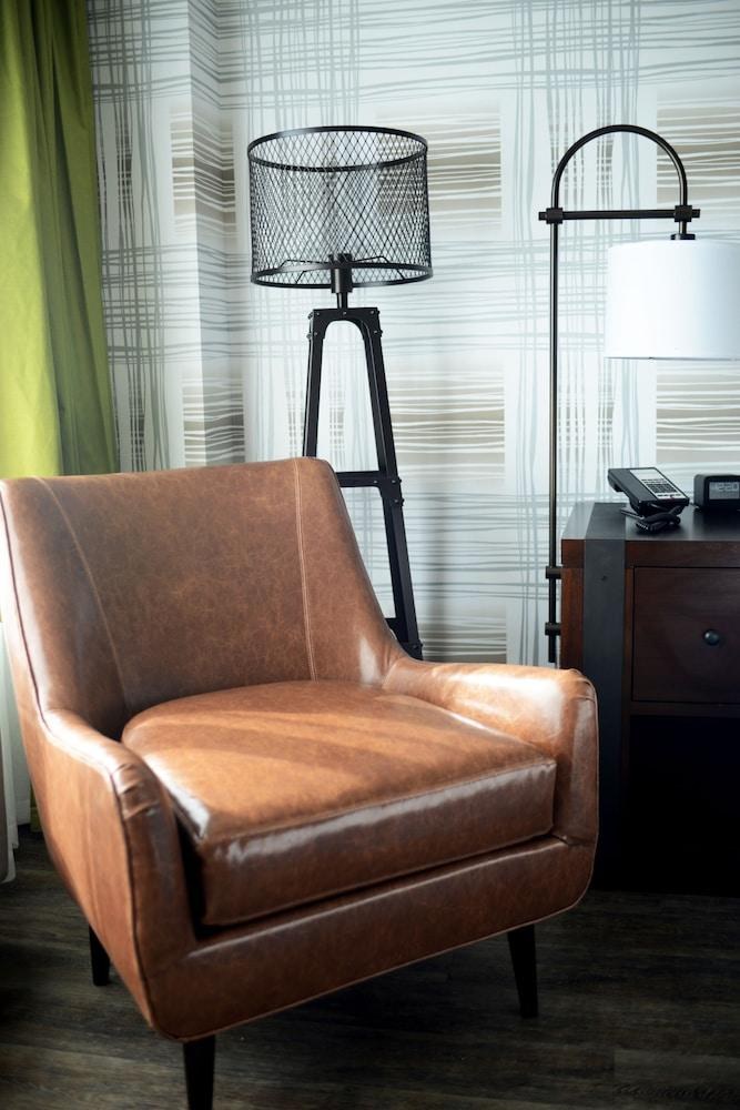 HAMPTON INN & SUITES WASHINGTON DC-NAVY YARD photo 3