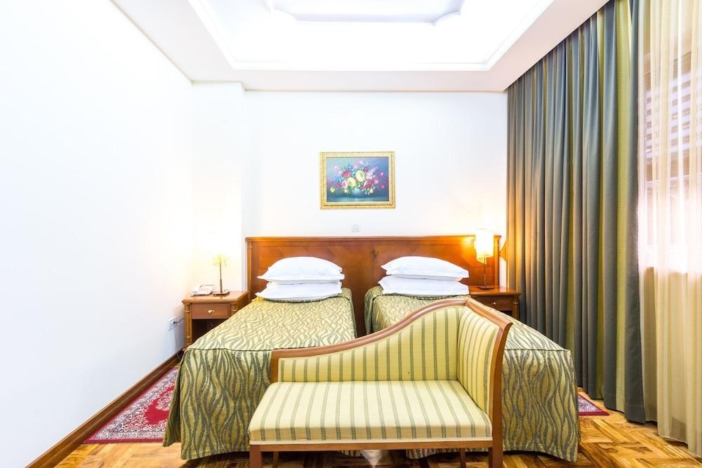 HOTEL PRESIDENT photo 2
