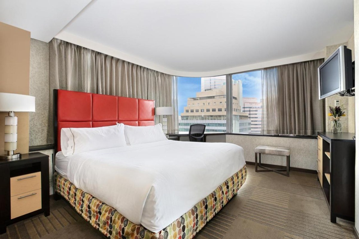 HOLIDAY INN EXPRESS DENVER DOWNTOWN