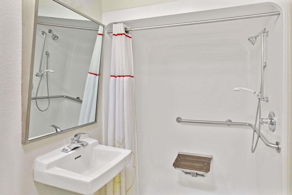 MAINSTAY SUITES CHARLOTTE - EXECUTIVE PARK photo 2