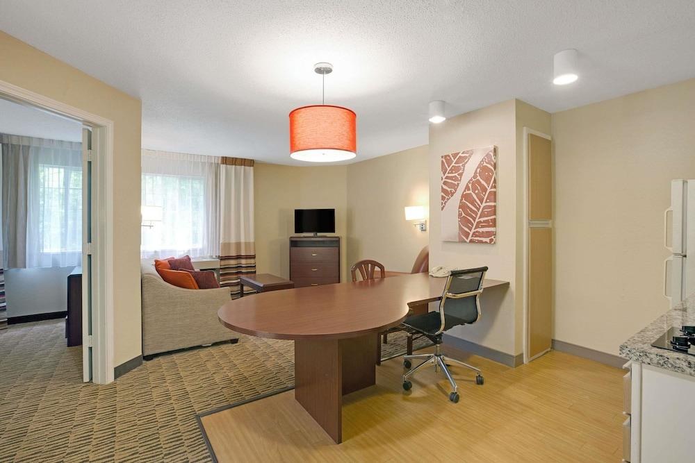 MAINSTAY SUITES CHARLOTTE - EXECUTIVE PARK photo 3