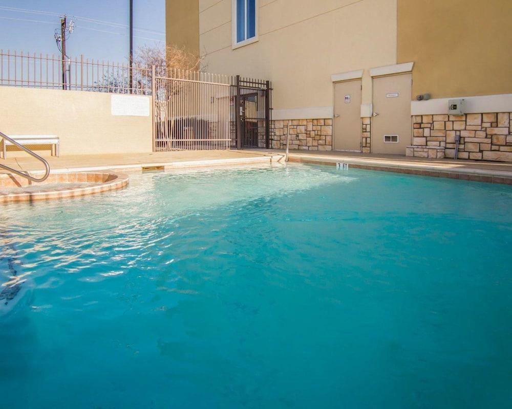 Comfort Suites West Dallas - Cockrell Hill photo 4