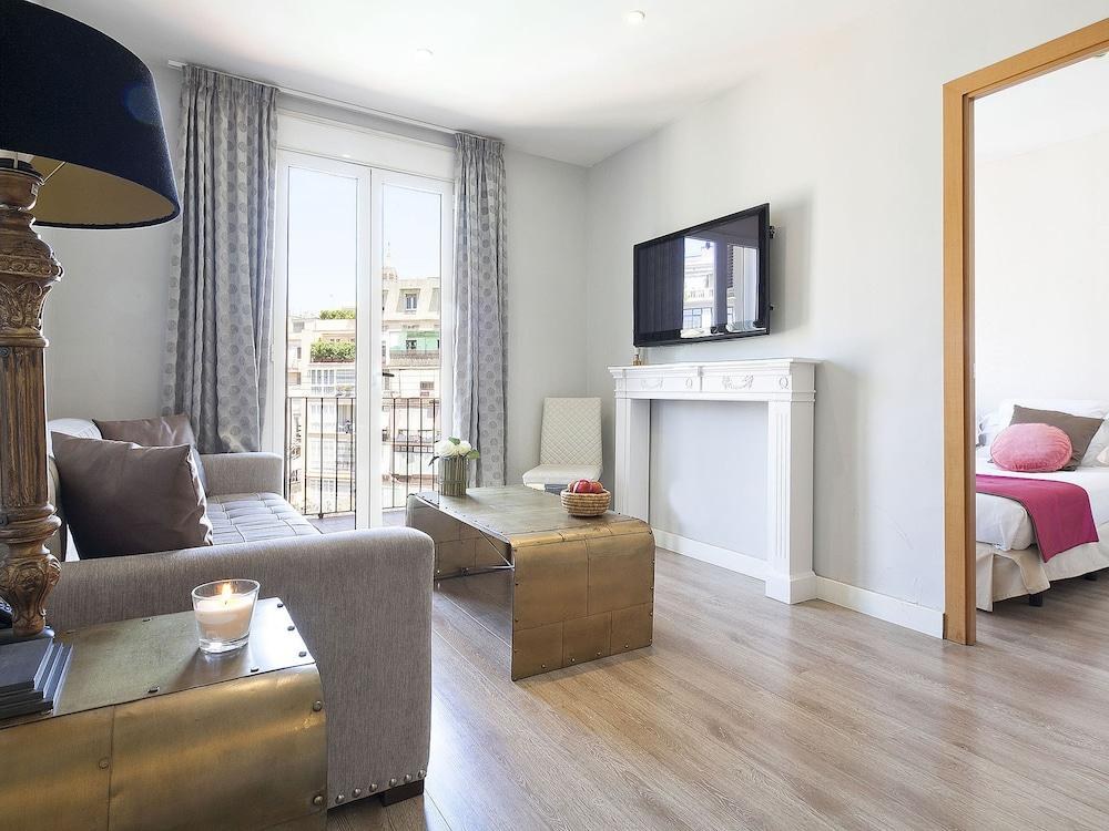 GRANDOM SUITES