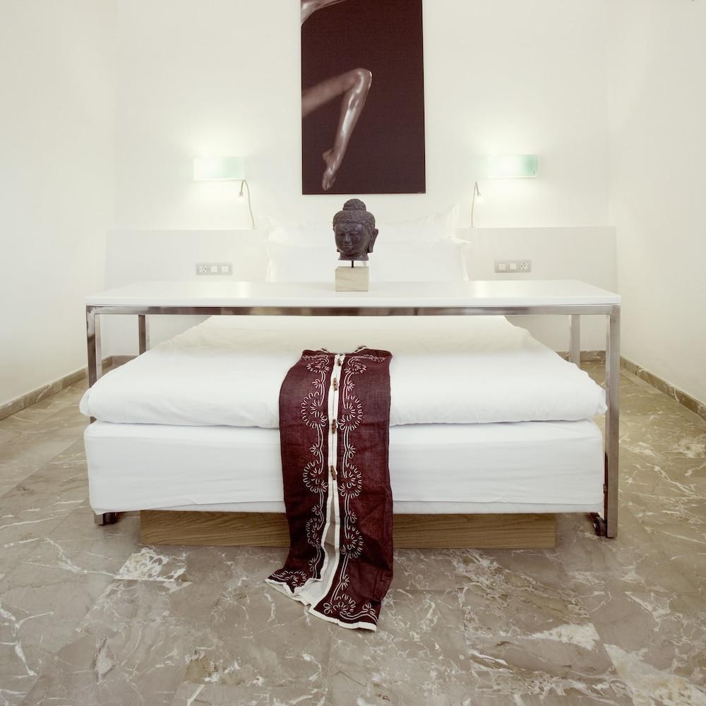 HOTEL TRES photo 2