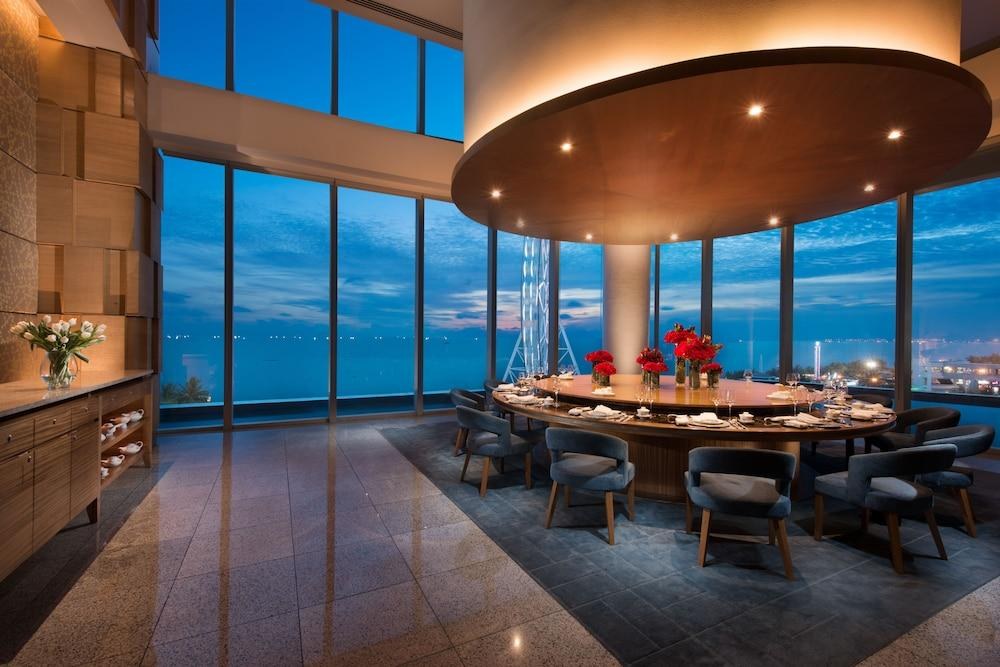 Conrad Manila photo 4