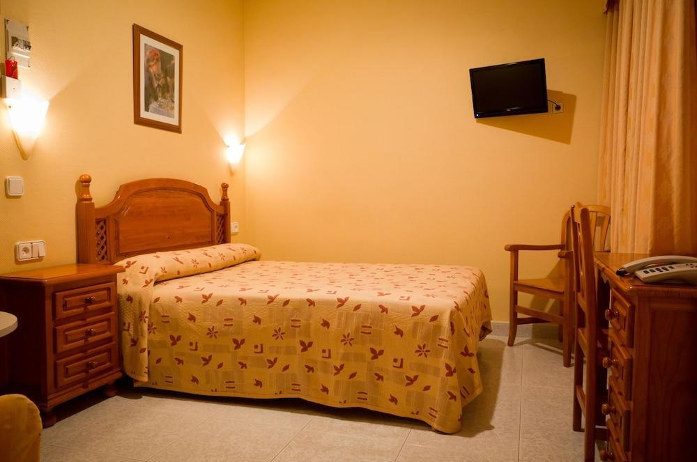 HOSTAL TOLEDO photo 3
