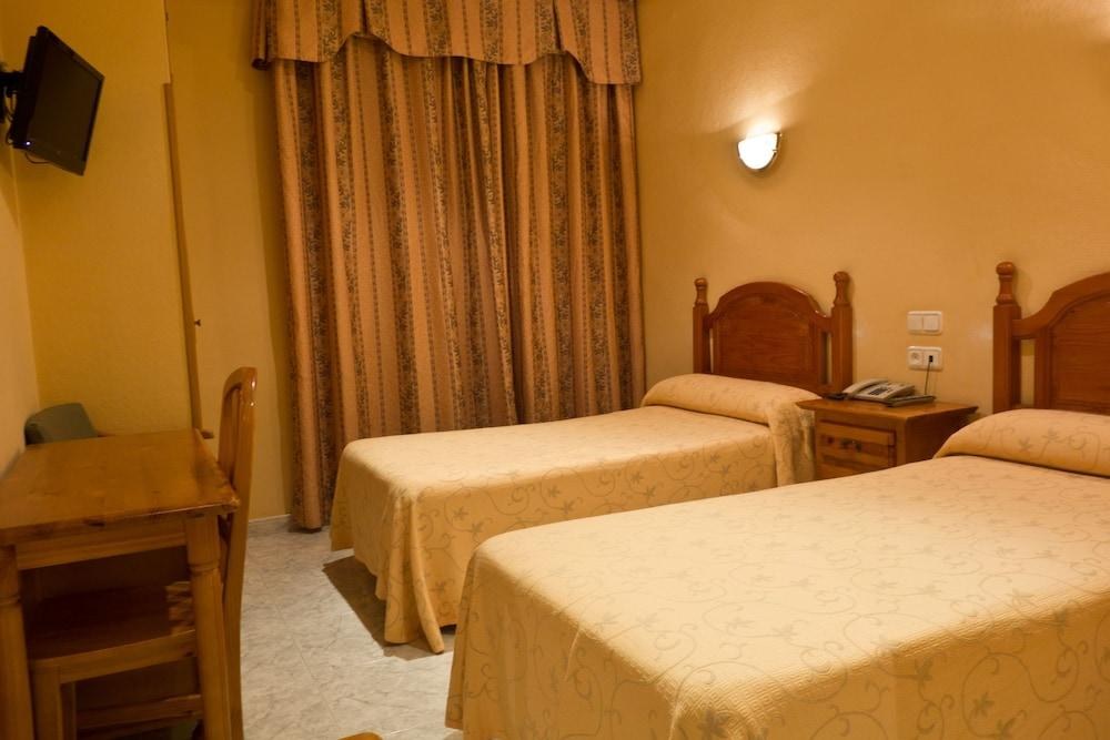 HOSTAL TOLEDO photo 4