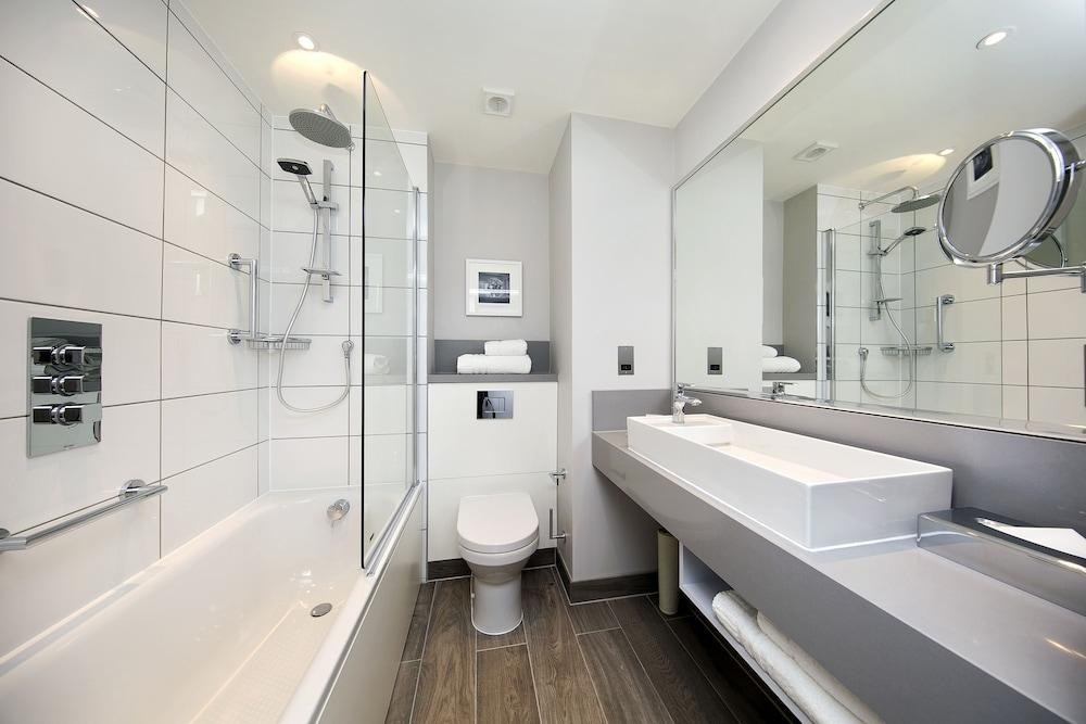 HOLIDAY INN LONDON - SHEPPERTON photo 4