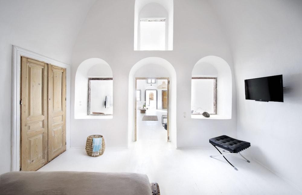 SOPHIA LUXURY SUITES photo 3