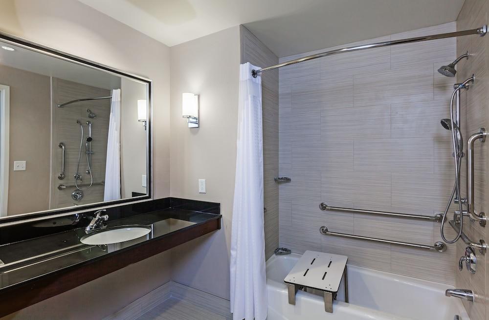 Holiday Inn Plano - The Colony photo 2
