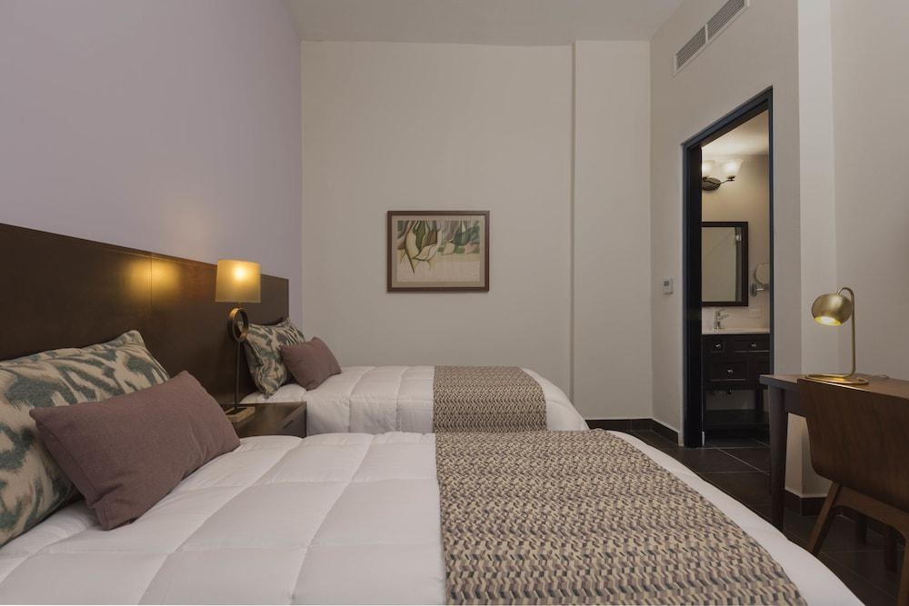 DECANTER HOTEL photo 4