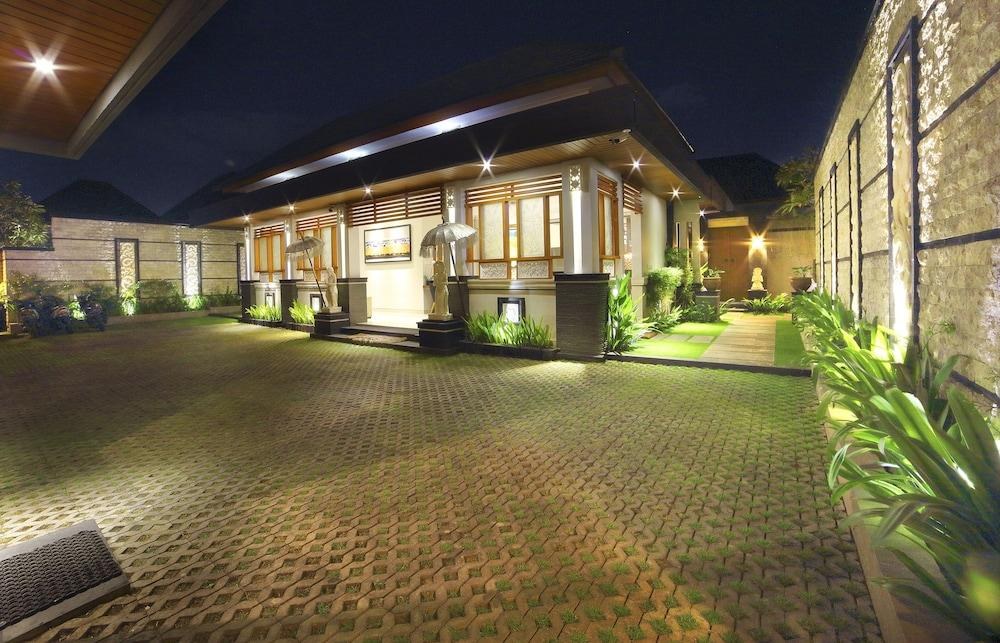 BANYUMAS SUITE VILLA LEGIAN photo 3