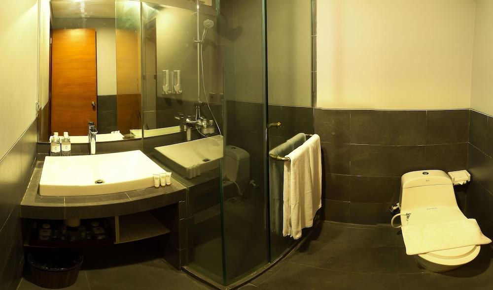TRANSERA KAMINI LEGIAN HOTEL photo 4