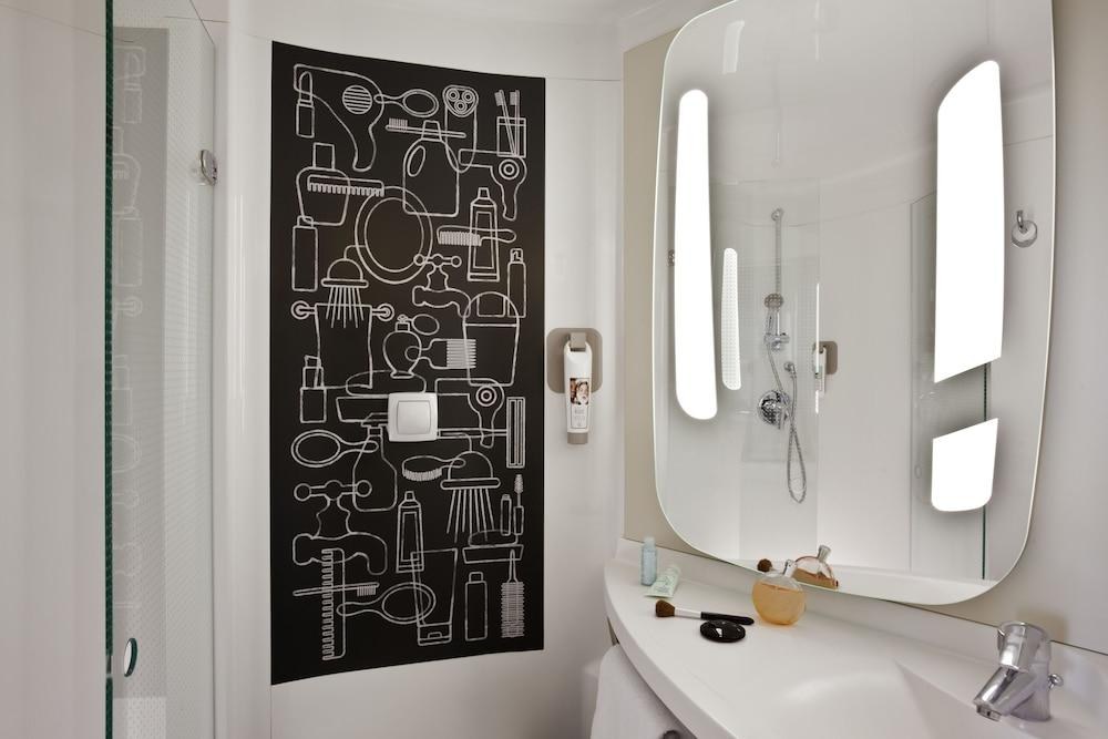 IBIS PARIS LA DEFENSE COURBEVOIE photo 4