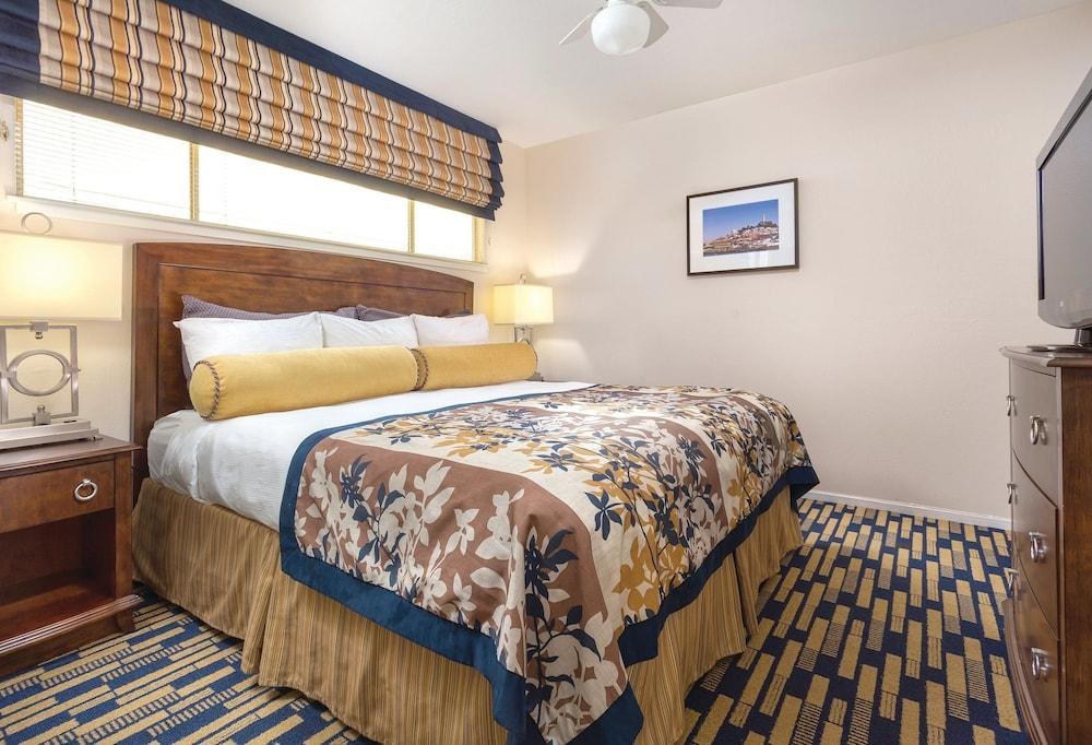 SUITES AT FISHERMANS WHARF photo 2